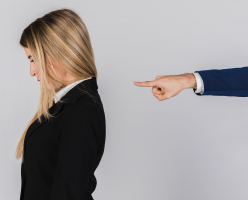 L'acceptation d'un avenant au contrat de travail ne vaut pas renonciation à la contestation du caractère disciplinaire de la proposition de modification !