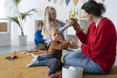 Micro-crèches : repousser les exigences, au détriment des enfants ?